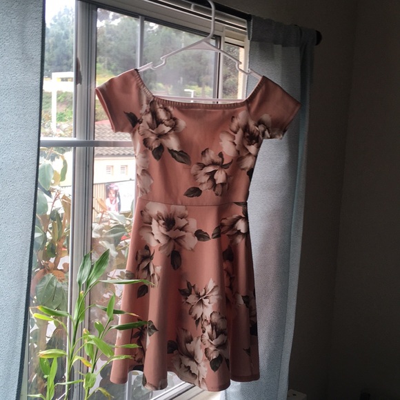 Pink dress with roses - Picture 1 of 1